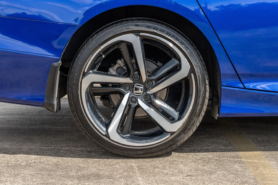 2020 Honda Accord 10th Gen - Image 18 of 31