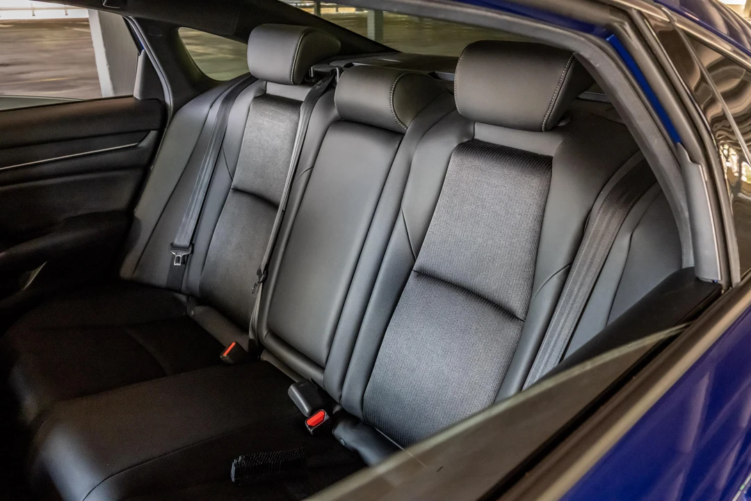 2020 Honda Accord 10th Gen - Image 25 of 31