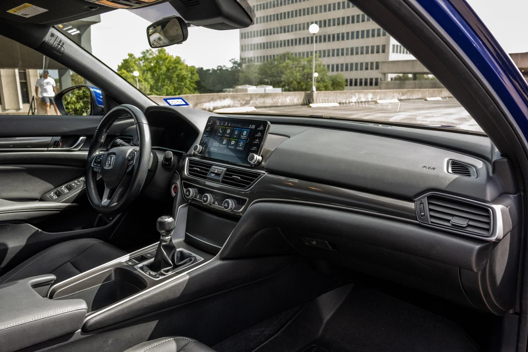 2020 Honda Accord 10th Gen - Image 27 of 31