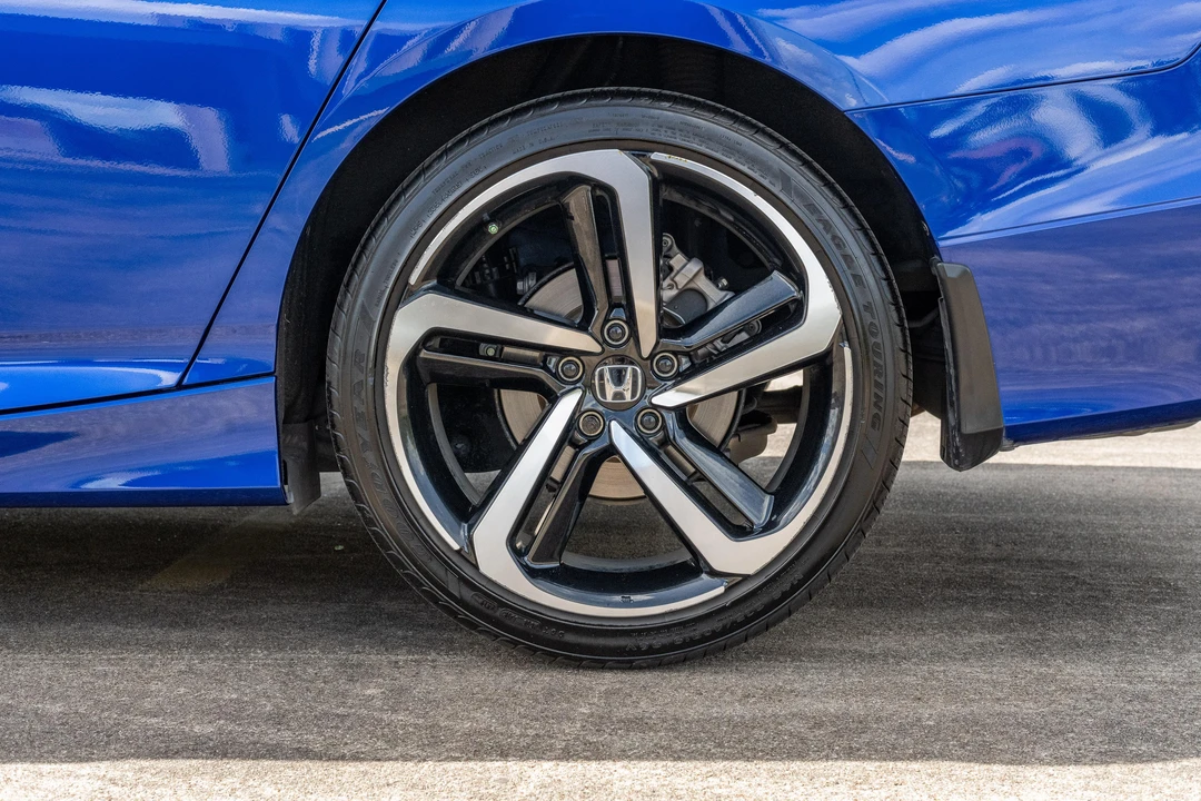 2020 Honda Accord 10th Gen - Image 17 of 31