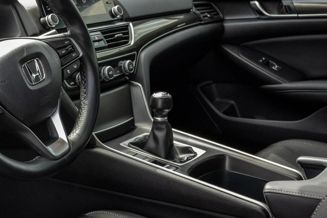 2020 Honda Accord 10th Gen - Image 22 of 31