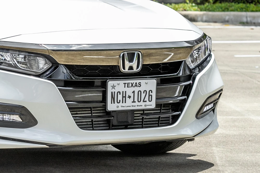 2020 Honda Accord 10th Gen - Image 13 of 31