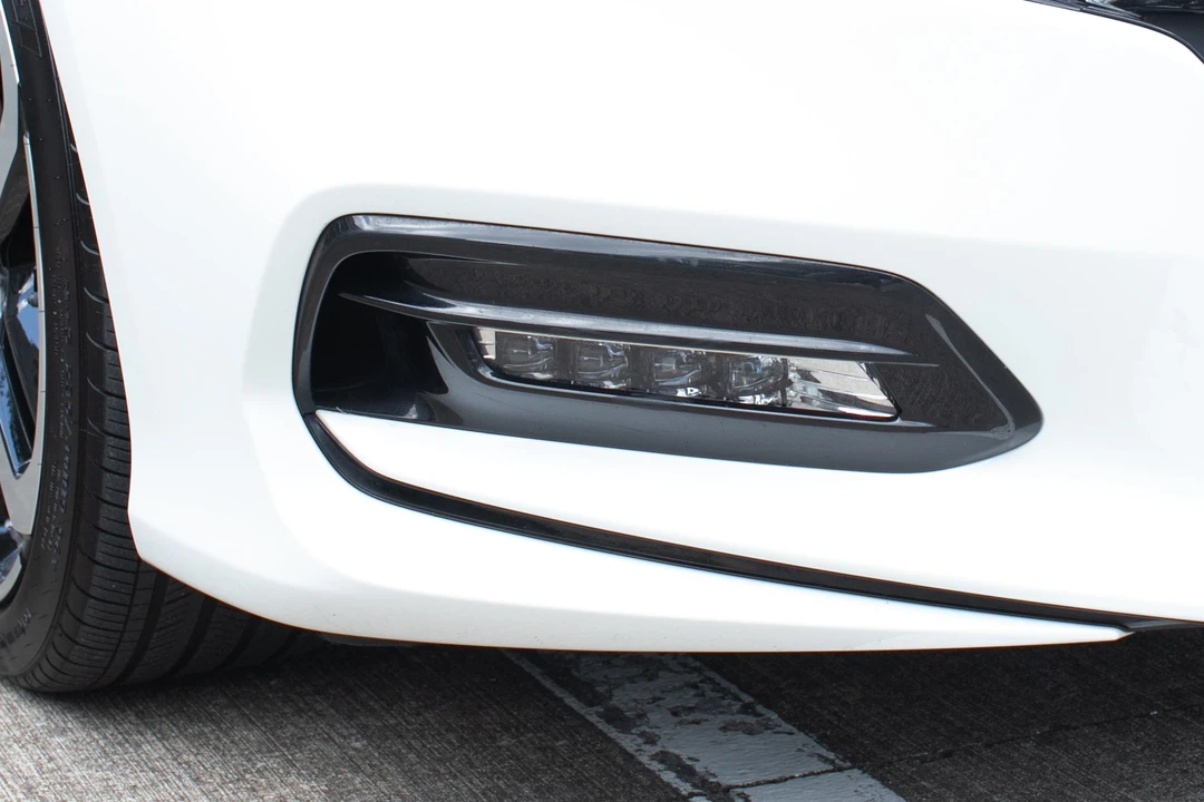 2020 Honda Accord 10th Gen - Image 18 of 31