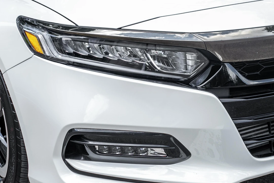 2020 Honda Accord 10th Gen - Image 16 of 31