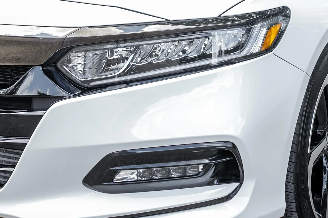 2020 Honda Accord 10th Gen - Image 17 of 31