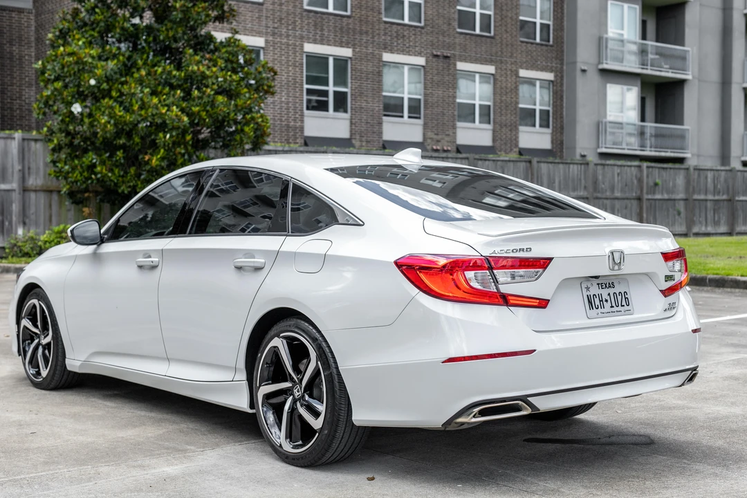 2020 Honda Accord 10th Gen - Image 8 of 31