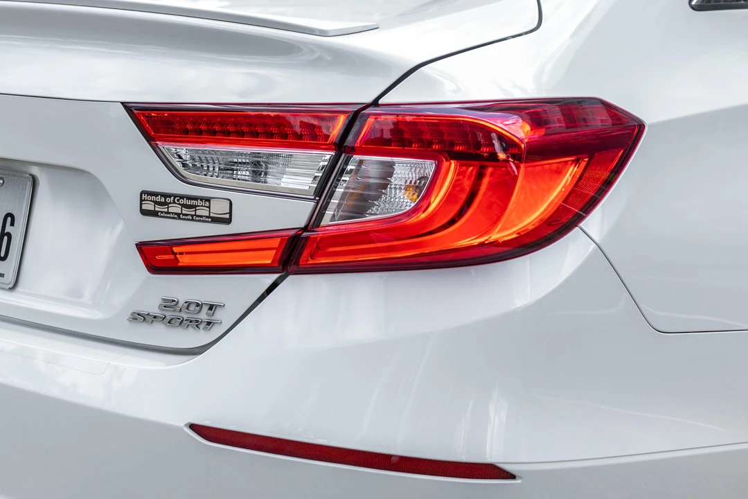 2020 Honda Accord 10th Gen - Image 27 of 31