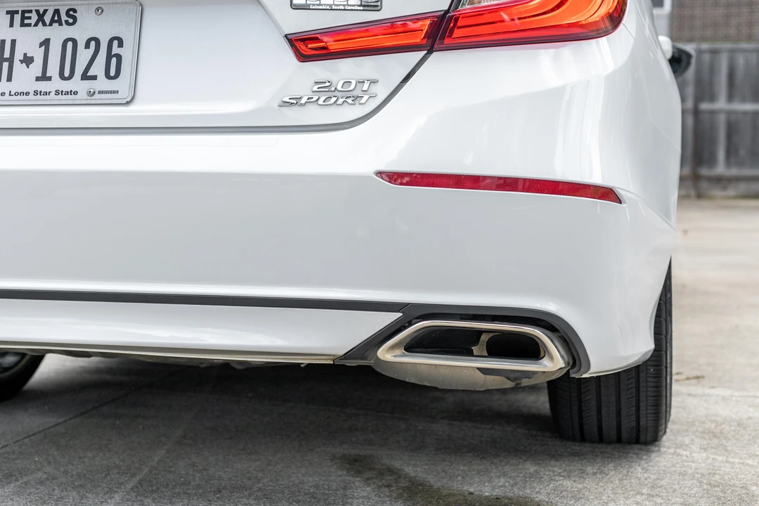 2020 Honda Accord 10th Gen - Image 24 of 31