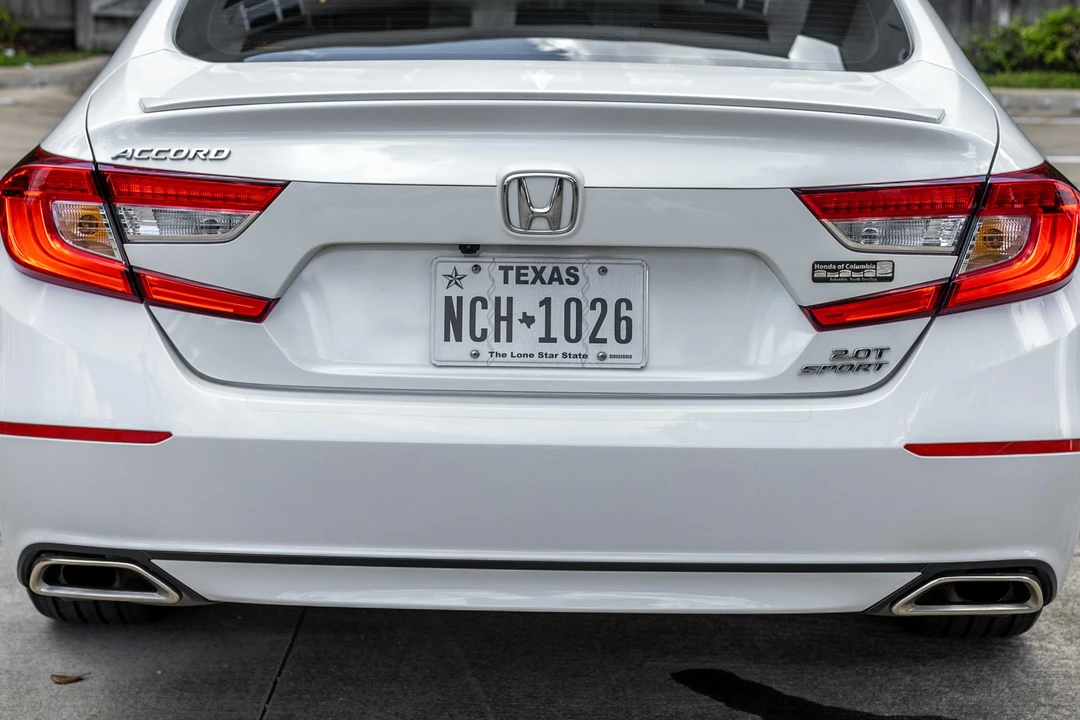 2020 Honda Accord 10th Gen - Image 21 of 31