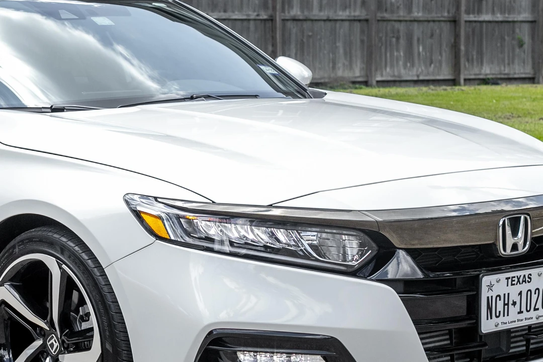 2020 Honda Accord 10th Gen - Image 12 of 31
