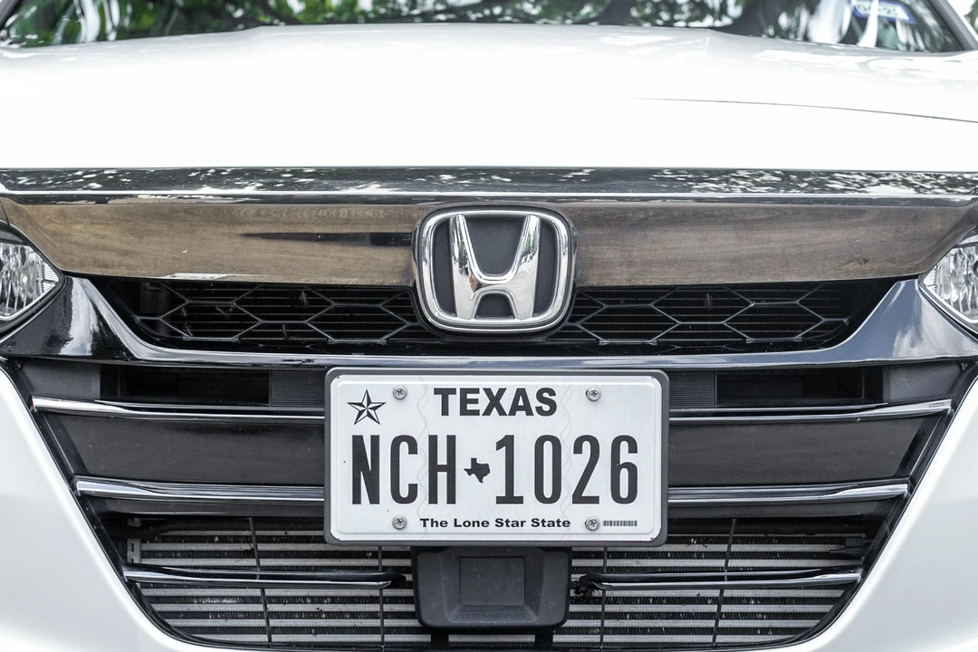 2020 Honda Accord 10th Gen - Image 15 of 31