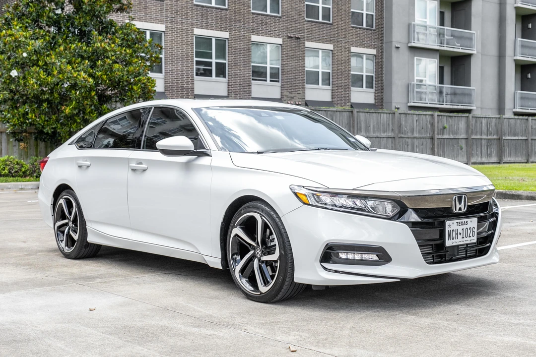2020 Honda Accord 10th Gen - Image 10 of 31