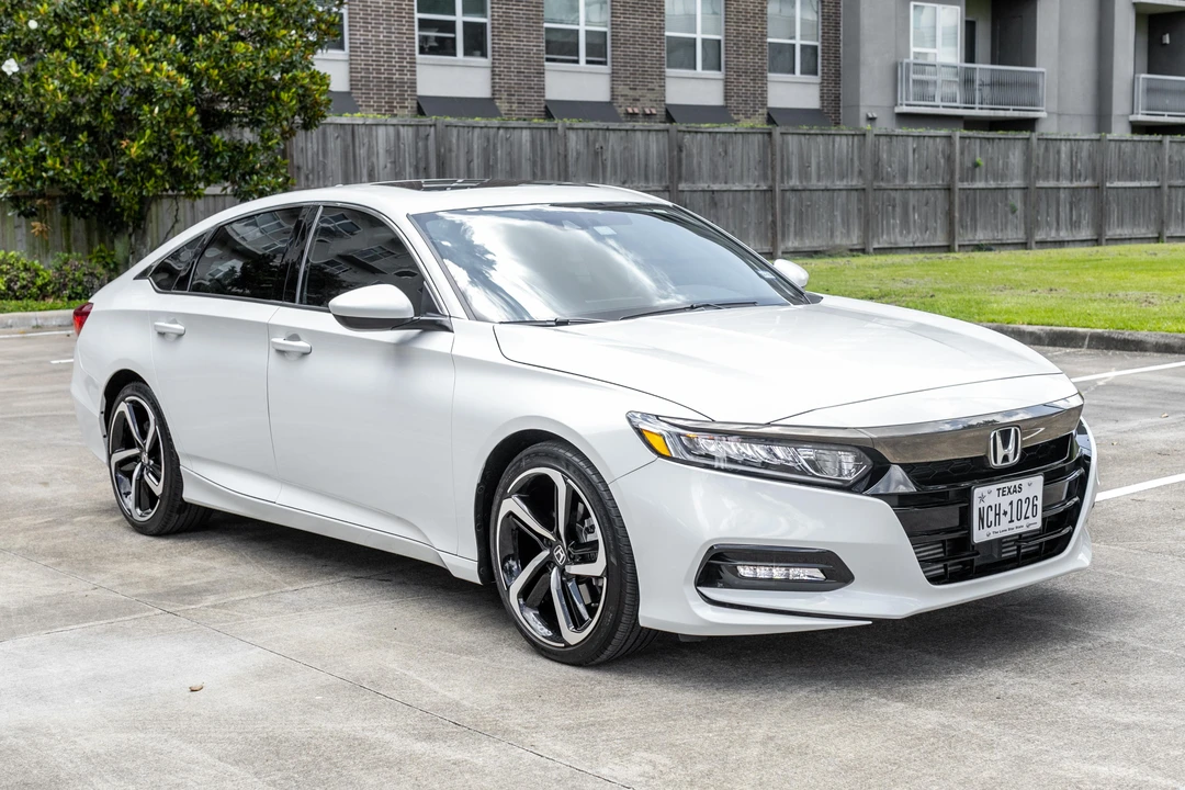 2020 Honda Accord 10th Gen - Image 11 of 31