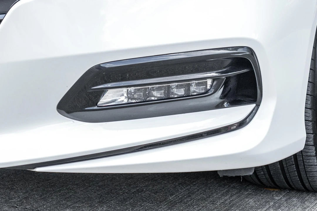 2020 Honda Accord 10th Gen - Image 19 of 31