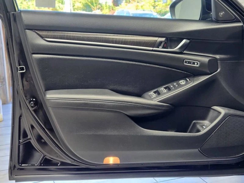 2020 Honda Accord 10th Gen - Image 10 of 12