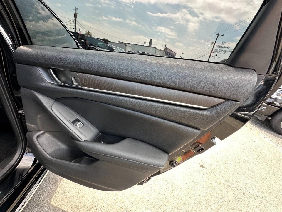 2020 Honda Accord 10th Gen - Image 16 of 21