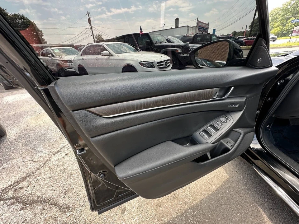 2020 Honda Accord 10th Gen - Image 10 of 21