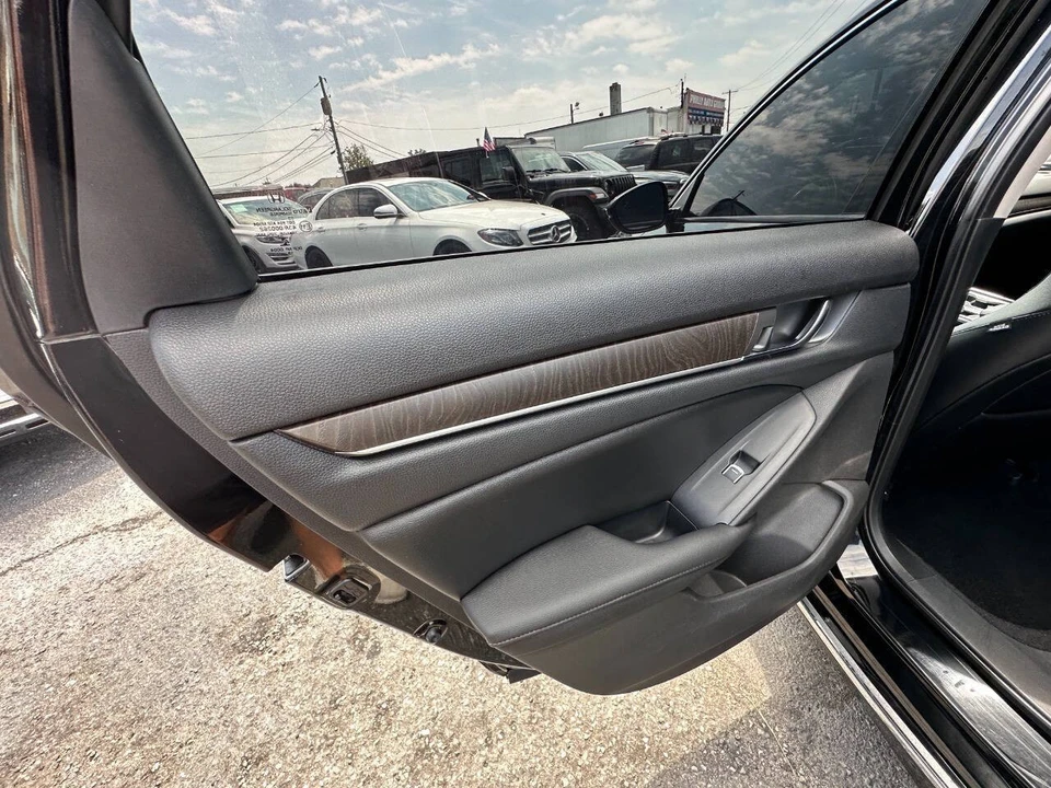 2020 Honda Accord 10th Gen - Image 12 of 21