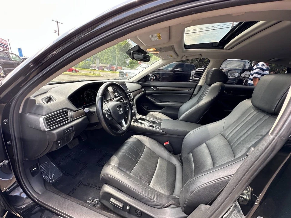 2020 Honda Accord 10th Gen - Image 9 of 21