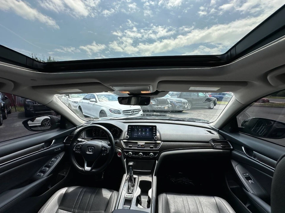 2020 Honda Accord 10th Gen - Image 17 of 21
