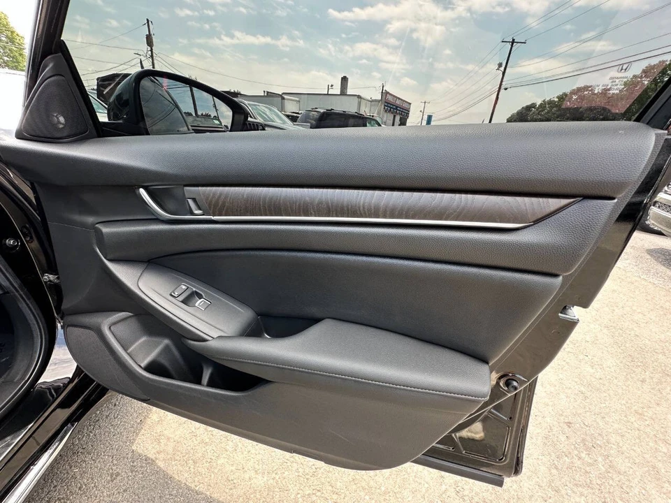 2020 Honda Accord 10th Gen - Image 14 of 21