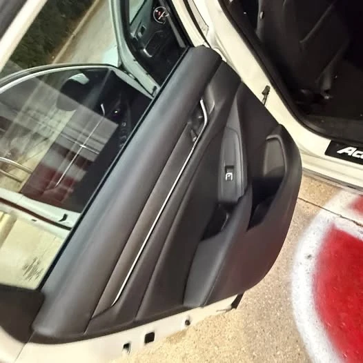 2020 Honda Accord 10th Gen - Image 9 of 12