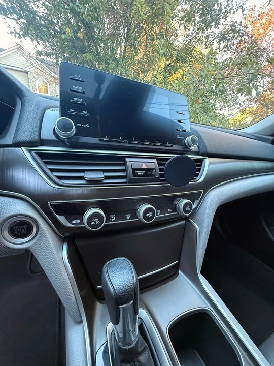 2020 Honda Accord 10th Gen - Image 10 of 19