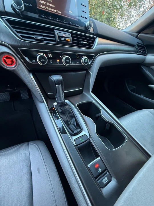 2020 Honda Accord 10th Gen - Image 14 of 19