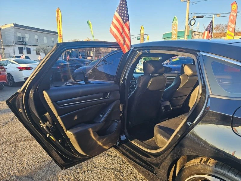 2020 Honda Accord 10th Gen - Image 10 of 12