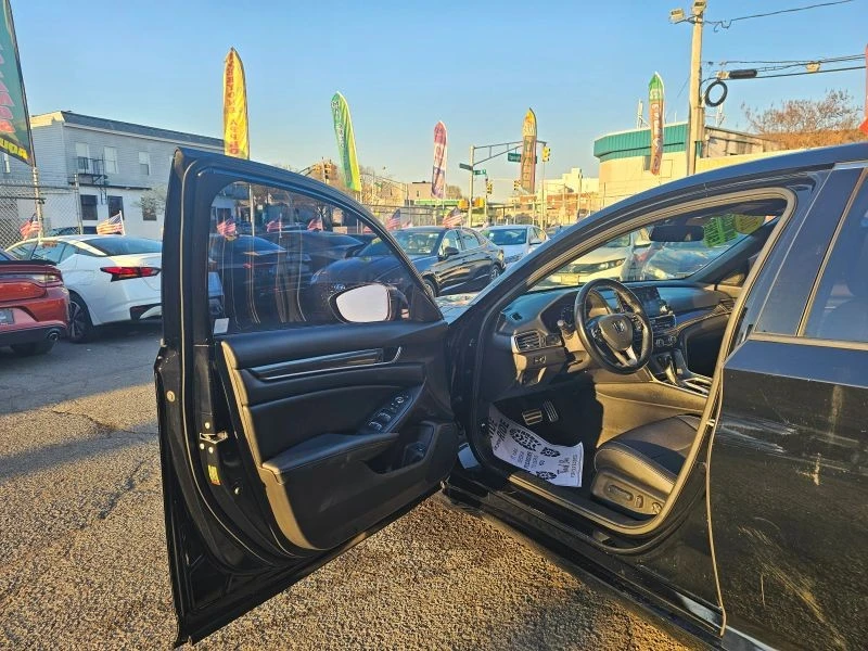 2020 Honda Accord 10th Gen - Image 9 of 12