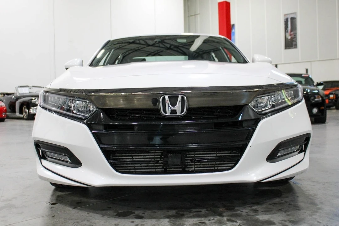 2020 Honda Accord 10th Gen - Image 9 of 12