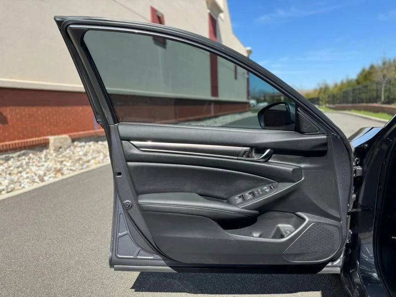 2020 Honda Accord 10th Gen - Image 11 of 12