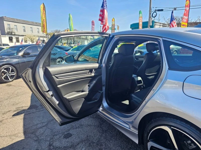 2020 Honda Accord 10th Gen - Image 10 of 12