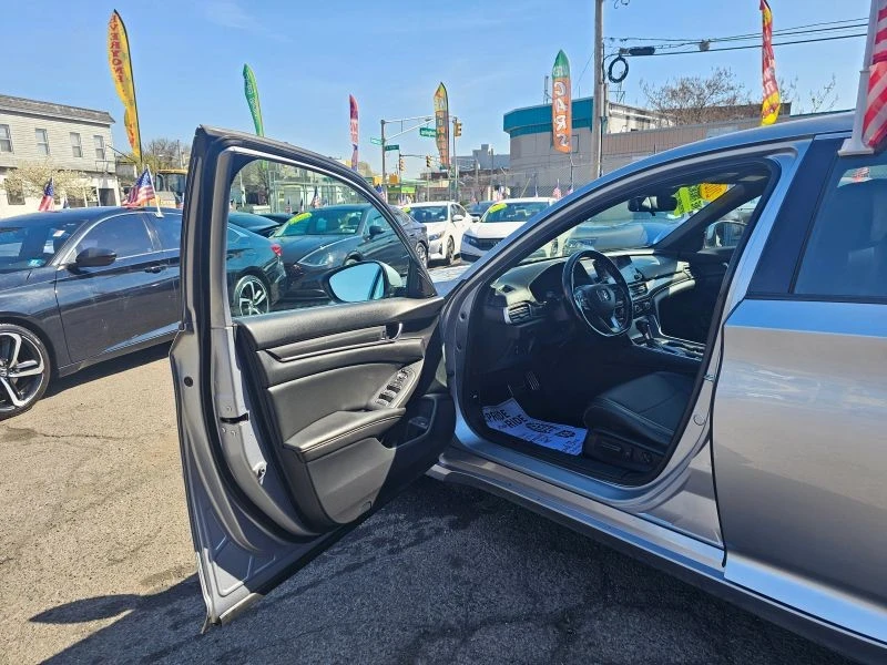2020 Honda Accord 10th Gen - Image 9 of 12