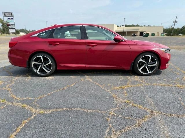 2020 Honda Accord 10th Gen - Image 18 of 21