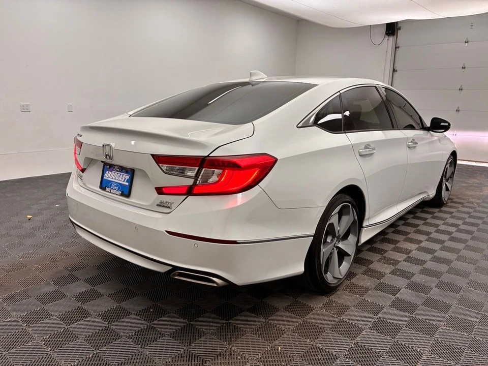 2020 Honda Accord 10th Gen - Image 8 of 12