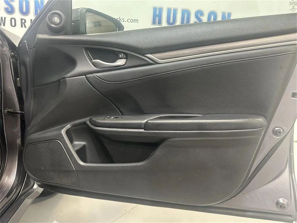 2020 Honda Civic 10th Gen - Image 26 of 31