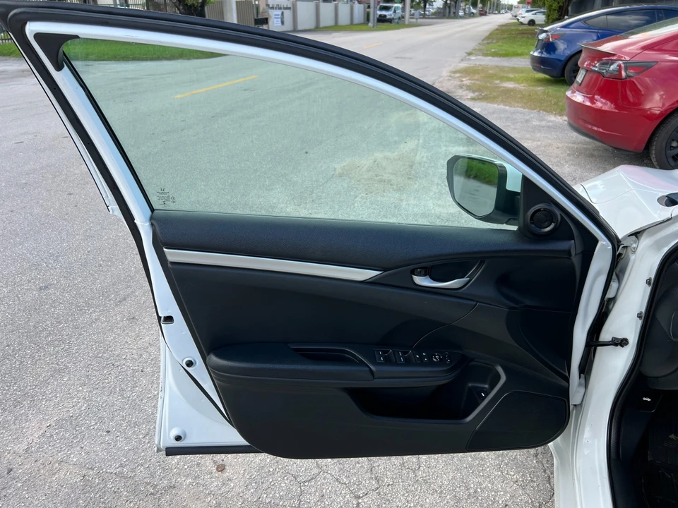 2020 Honda Civic 10th Gen - Image 14 of 26