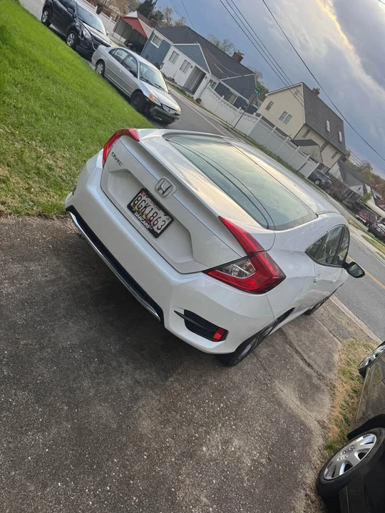 2020 Honda Civic 10th Gen - Image 2 of 6