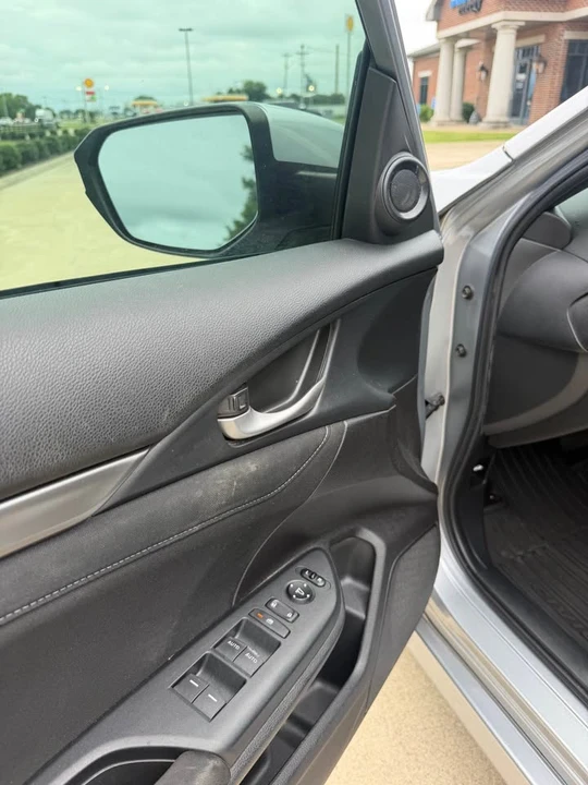 2020 Honda Civic 10th Gen - Image 10 of 16
