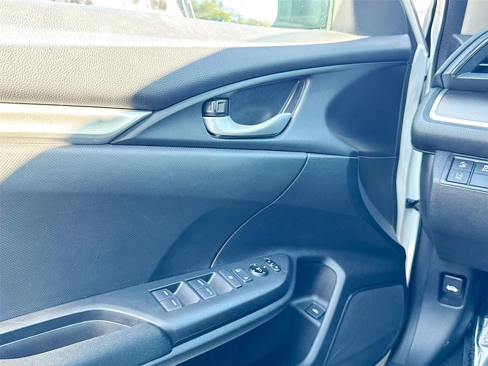 2020 Honda Civic 10th Gen - Image 15 of 21
