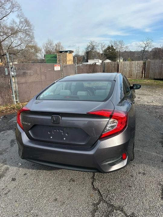 2020 Honda Civic 10th Gen - Image 4 of 10