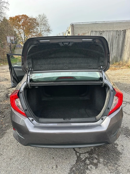 2020 Honda Civic 10th Gen - Image 6 of 10