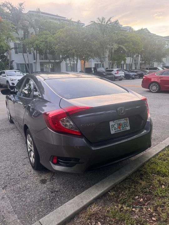 2020 Honda Civic 10th Gen - Image 3 of 5
