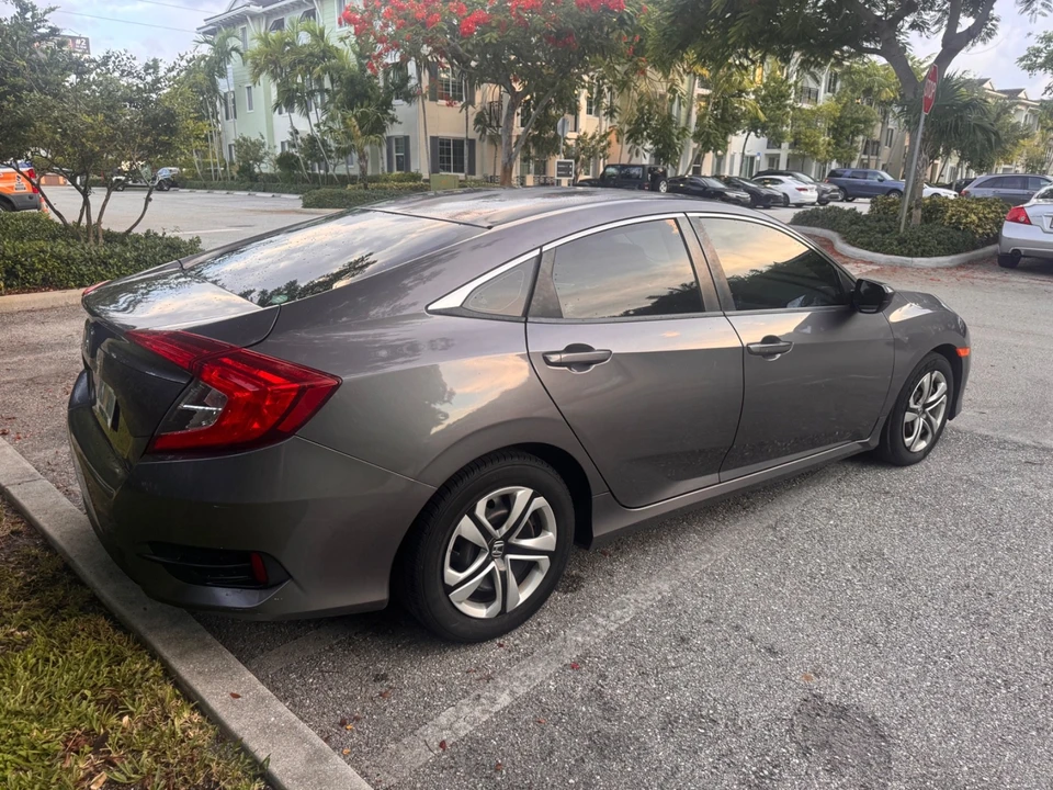 2020 Honda Civic 10th Gen - Image 4 of 5