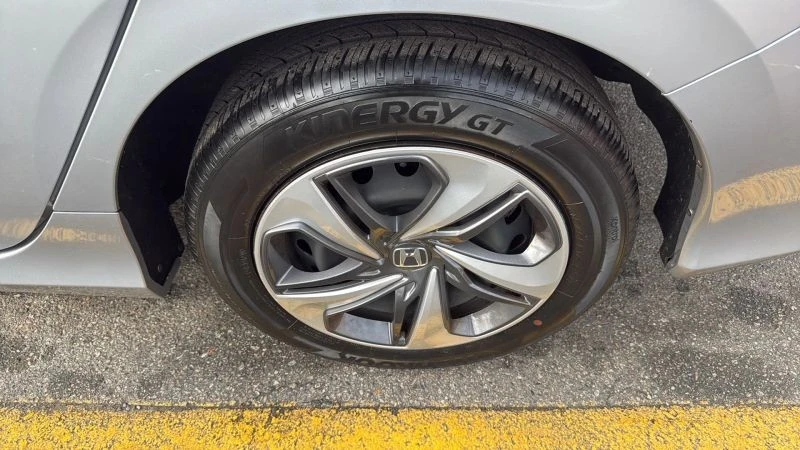 2020 Honda Civic 10th Gen - Image 9 of 12