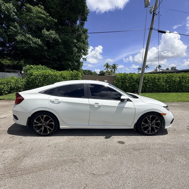 2020 Honda Civic 10th Gen - Image 9 of 17