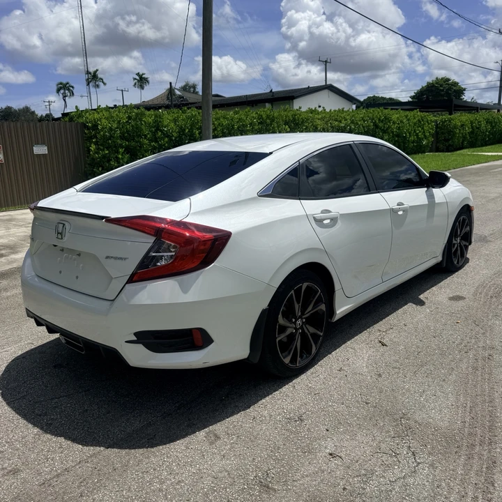 2020 Honda Civic 10th Gen - Image 8 of 17