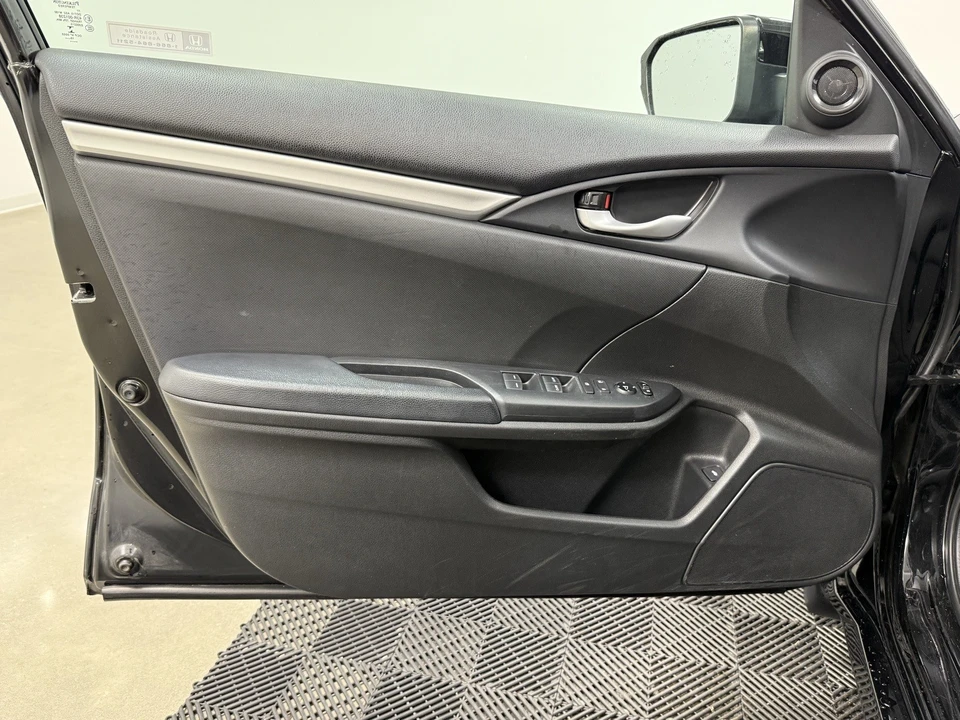 2020 Honda Civic 10th Gen - Image 10 of 12