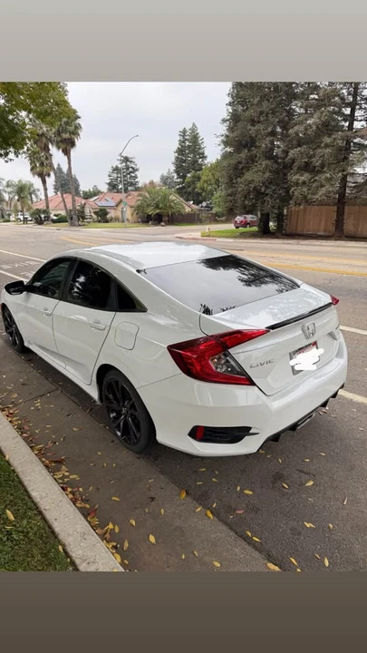 2020 Honda Civic 10th Gen - Image 5 of 10
